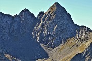 54 Zoom verso il Pizzo di Trona e Lago Rotondo in basso